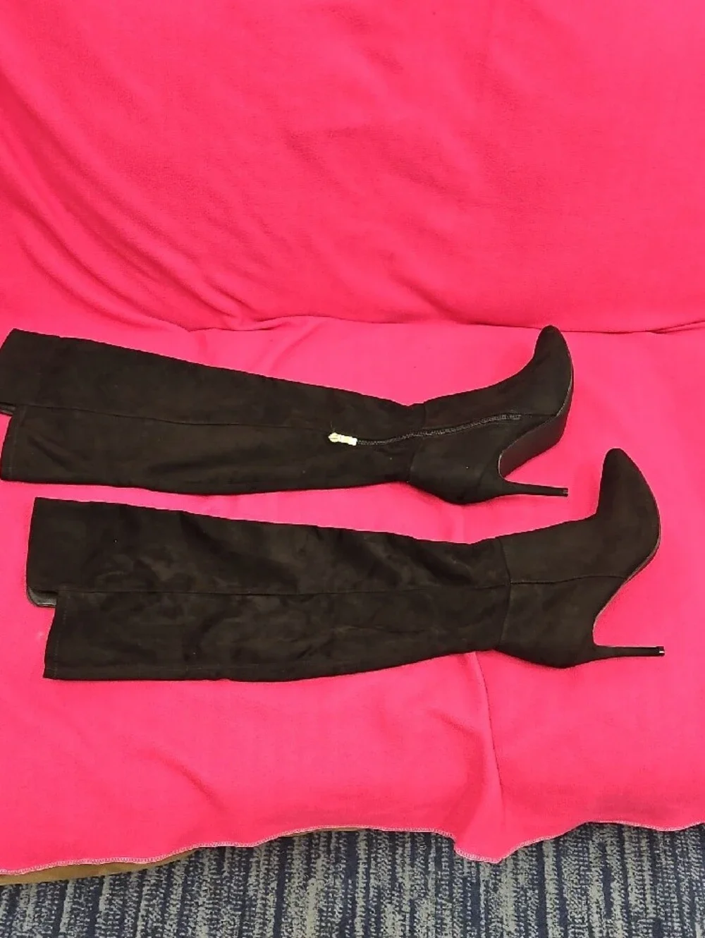 Black Suede Knee-High Pointed Toe Stiletto Boots